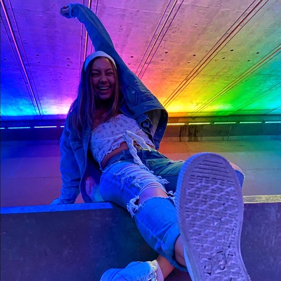 Meet your Posher, Karina - Picture 3 of 5